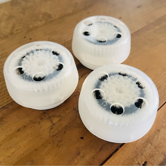 CLARISONIC MIA 2 FACIAL CLEANSING BUNDLE - Picture 9 of 16